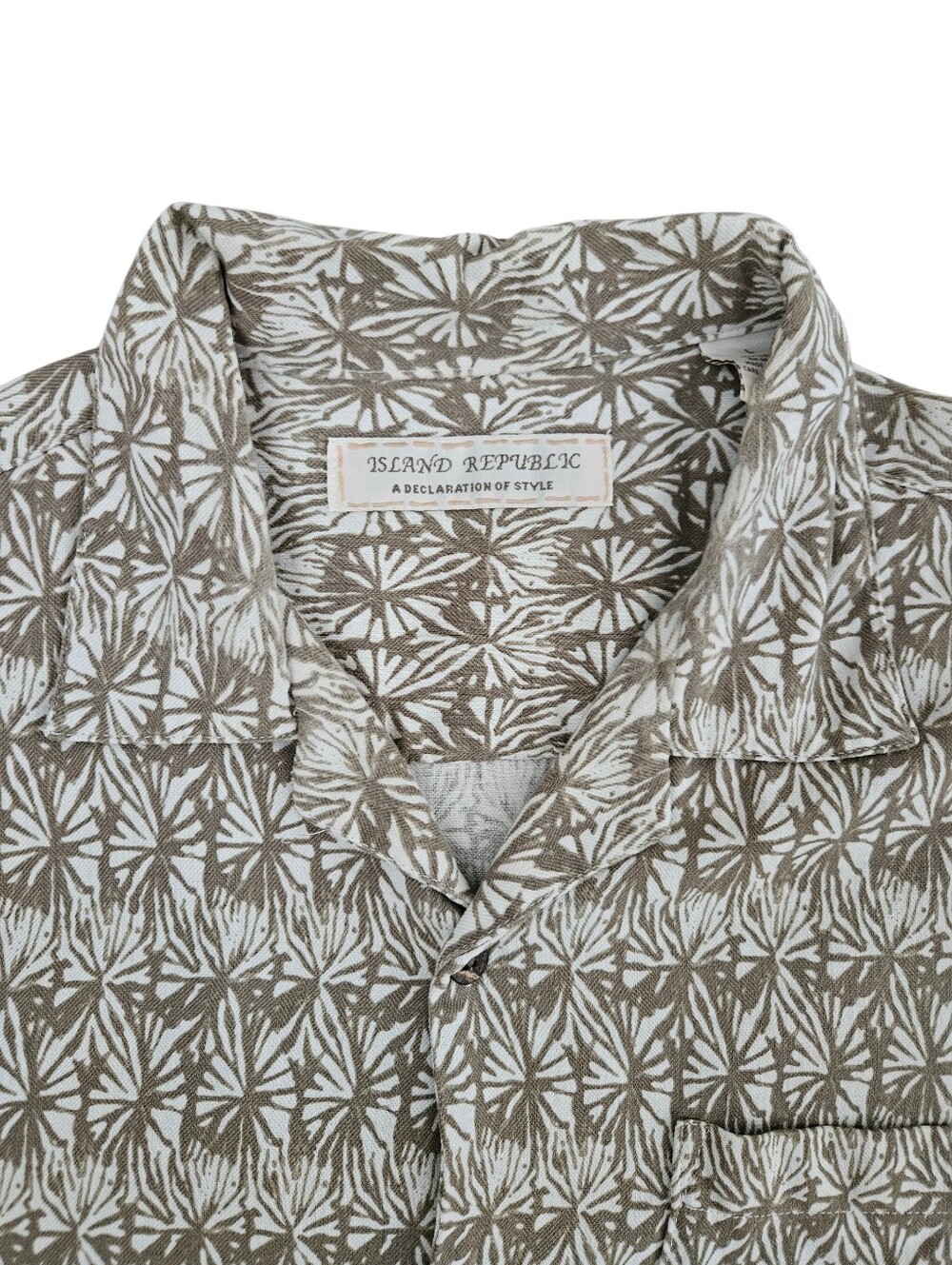 ISLAND REPUBLIC Silk Geometric Palm Print Camp Short Sleeved Shirt | SZ L
